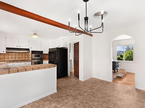 4th image of 1016 Sunnyside Dr