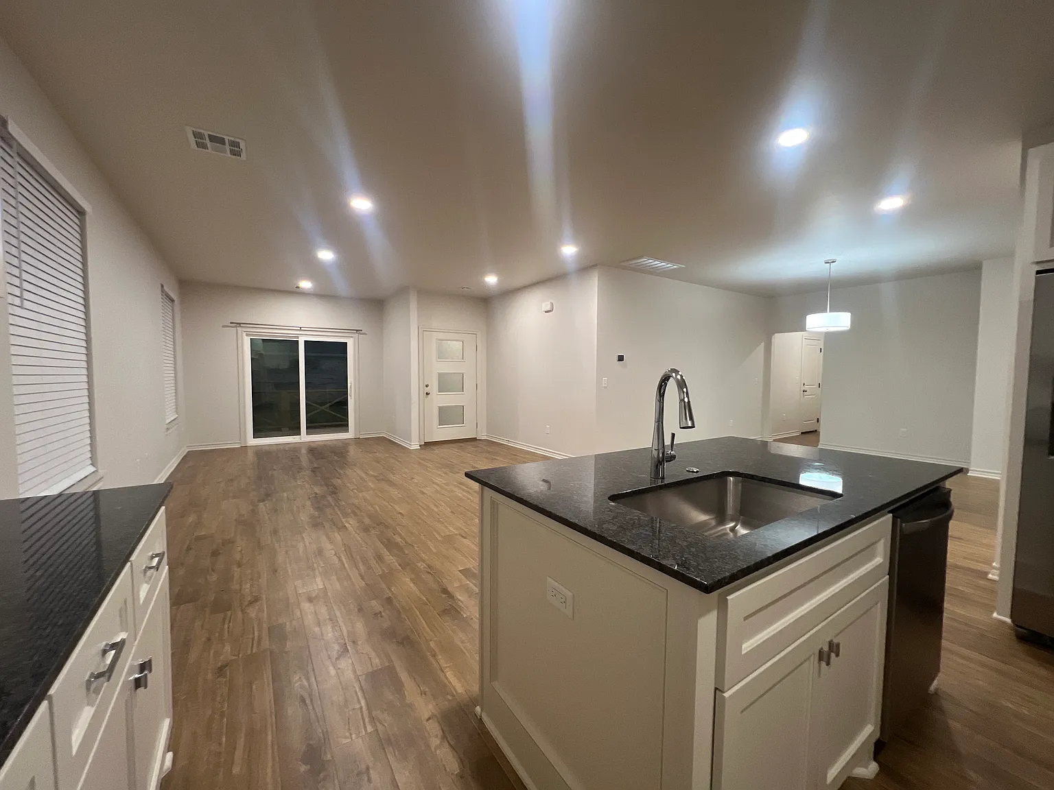 3 bed, 1705 sqft, $2,000 — Photo 3