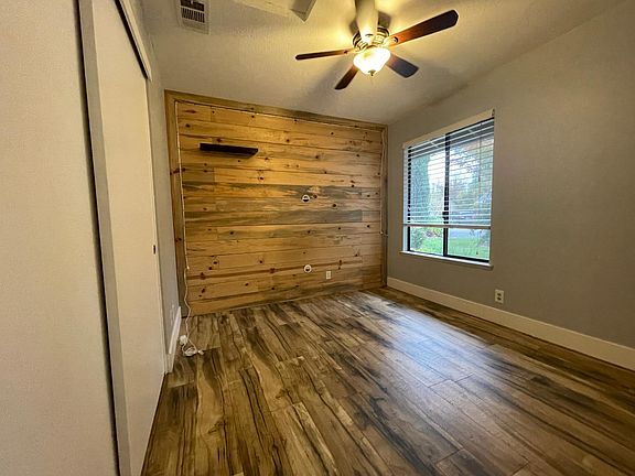 3rd image of 1107 Saint Andrews Dr