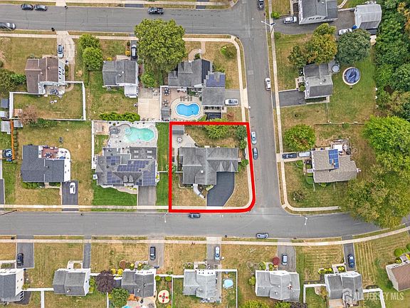 3rd image of 199 W Elmwood Dr