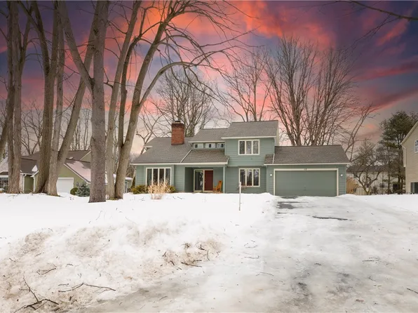 12 Shelter Creek Ln, Fairport, NY 14450