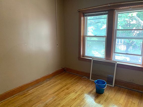2nd image of 5526 N Sawyer Ave