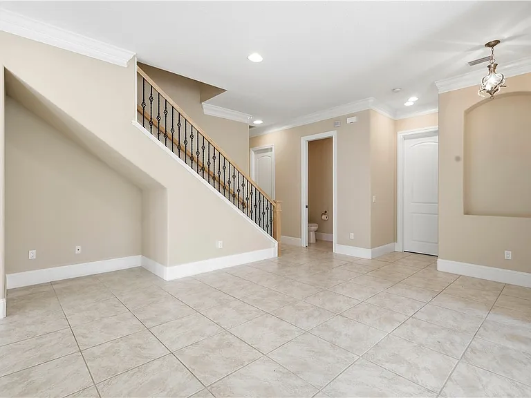 2030 Bridgepointe Cir #112 — Photo 3
