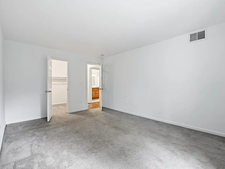 5578 Burnside Dr #5 — Photo 19
