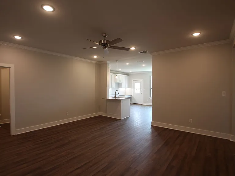715 Freedom Way — Photo 9