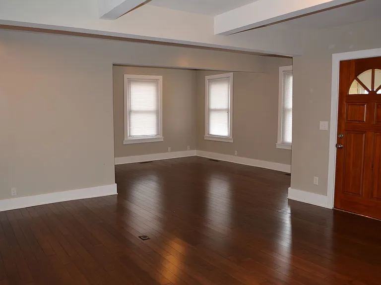 910 Court St — Photo 8