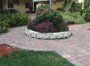 1001 Foxfire Ln APT 107, Naples, FL 34104