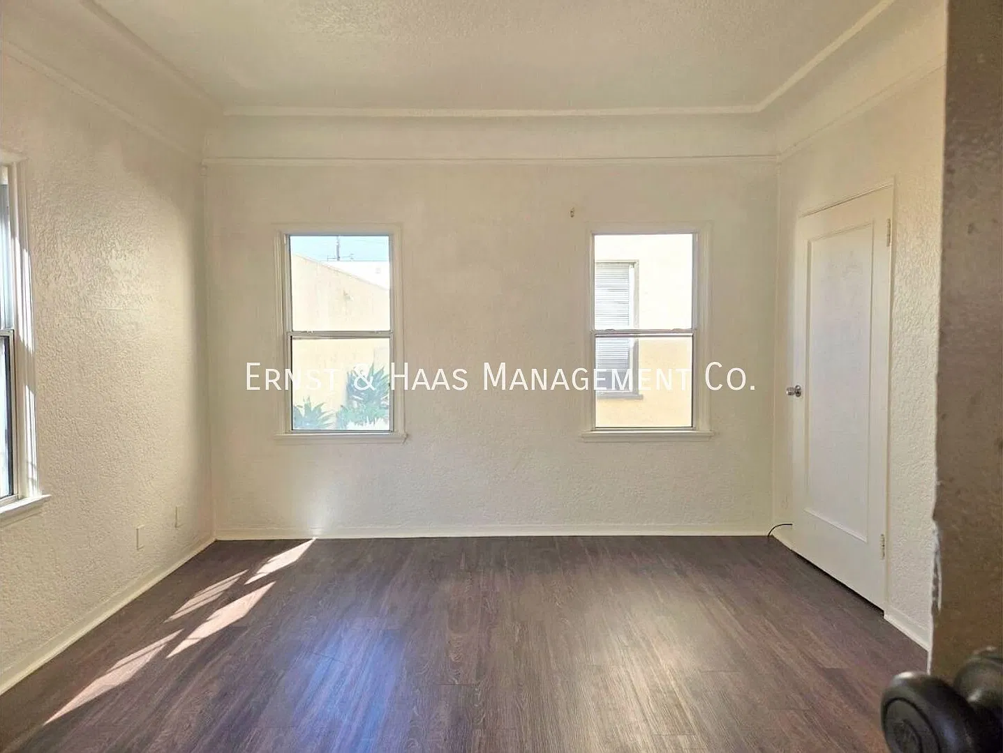 Fantastic Classic Garden 1-Bedroom Apartment! — Photo 2