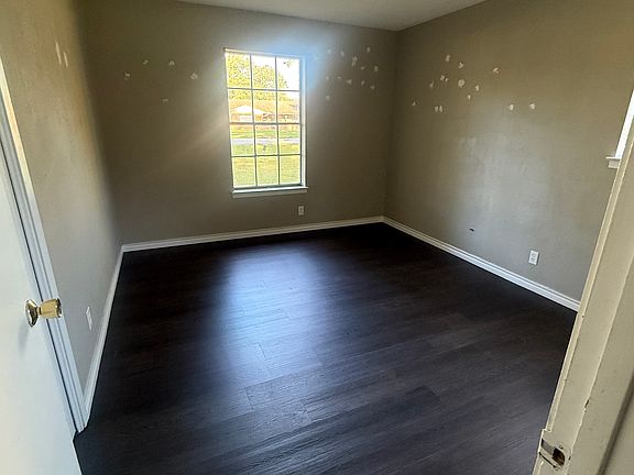 5th image of 585 Concord St