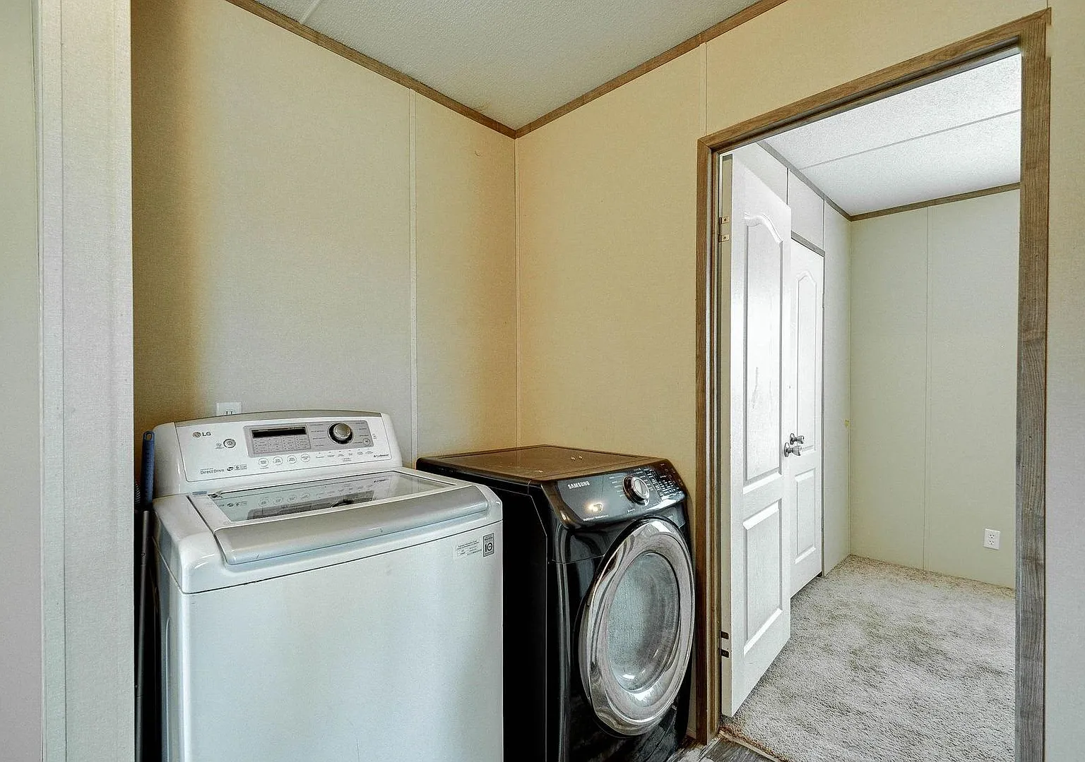 2245 Ben Blvd — Photo 3