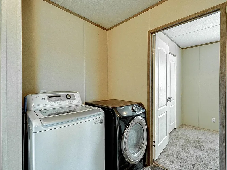 2245 Ben Blvd — Photo 3