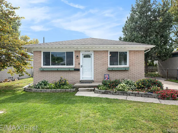 21728 Downing St, Saint Clair Shores, MI 48080
