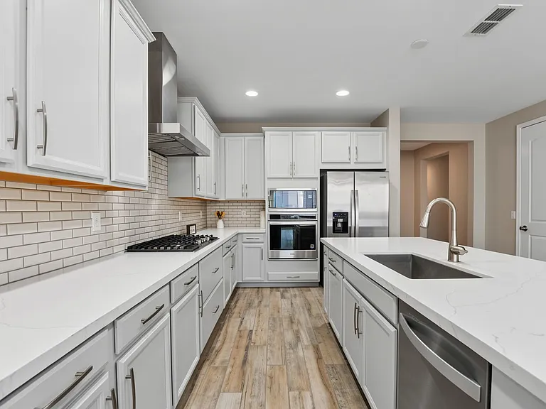 5140 N 181st Dr — Photo 11
