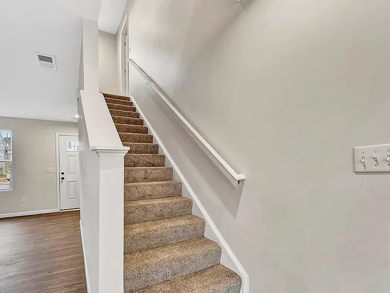 8 Torrington Dr — Photo 19