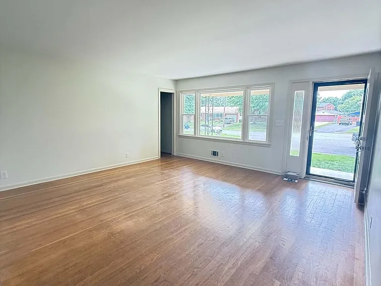 4012 White Plains Ct — Photo 4