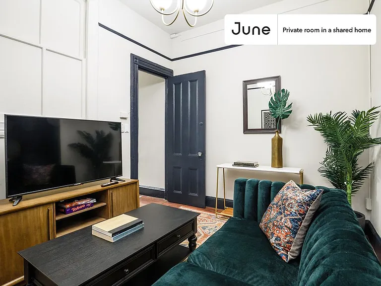 336 W 47th St #1D — Photo 6
