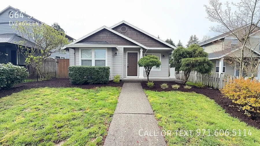 664 SE Myrtlewood Pl