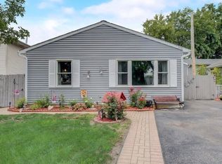 410 W Riverside Dr, McHenry, IL 60051