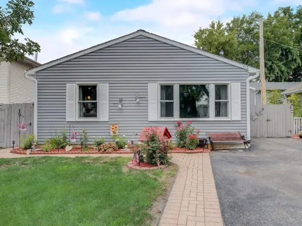 410 W Riverside Dr, McHenry, IL 60051