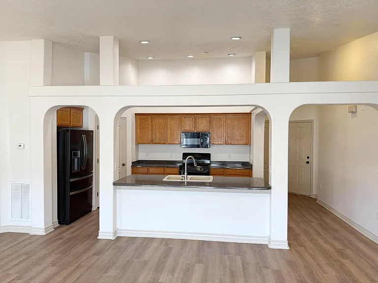 1261 W Dallin Dr #P302 — Photo 3