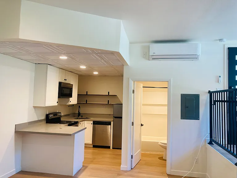 2135 Ivar Ave #10 — Photo 4