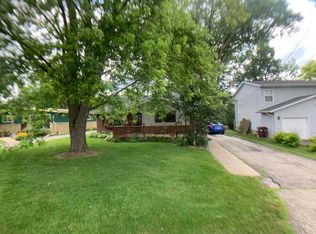 33155 N Eastview Ave, Grayslake, IL 60030