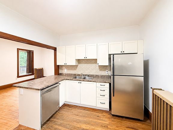 4th image of 371 Division St