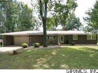 1951 Bluebird Ln, Highland, IL 62249