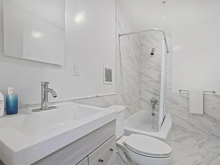 50 W 34th St #5B8 — Photo 4