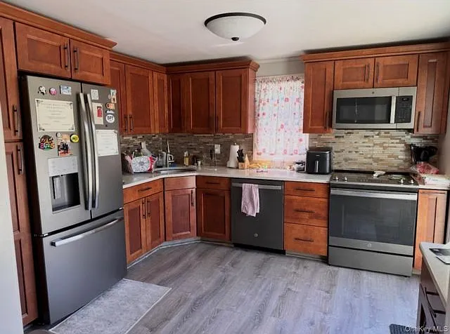 328 S Country Rd — Photo 2