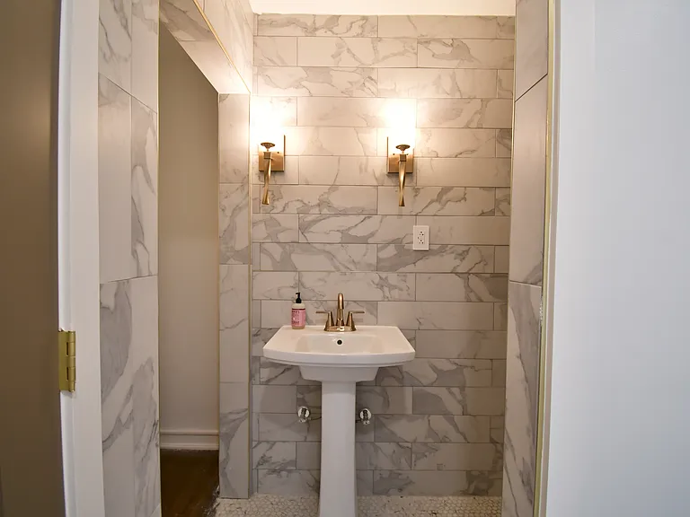 1403 Munger St — Photo 9