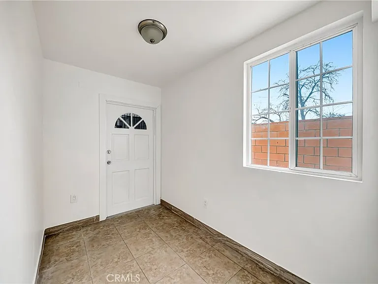 6827 Simpson Ave #4 — Photo 16