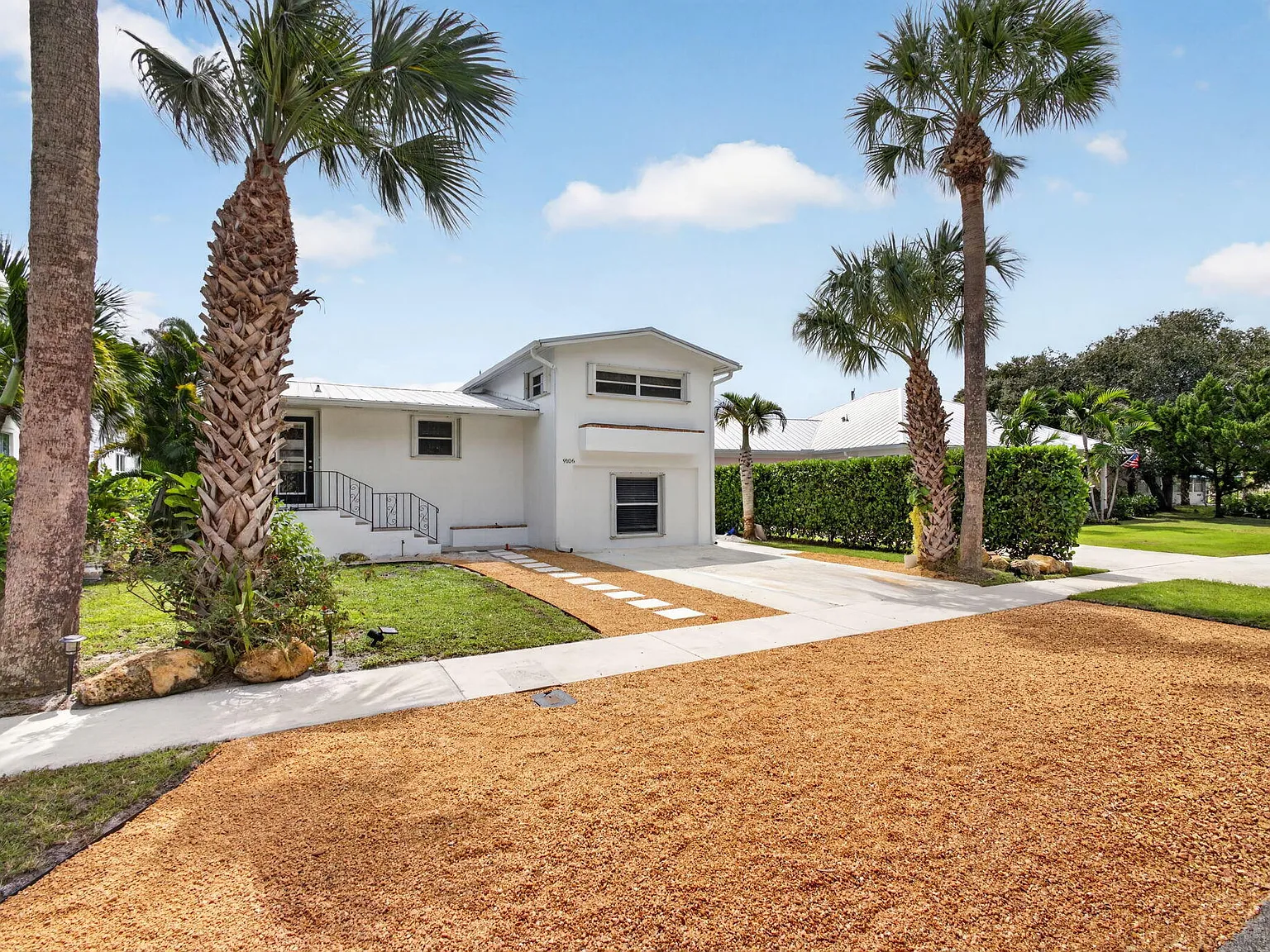 3 bed, 2.0 bath, 1395 sqft, $3,600 — Photo 3