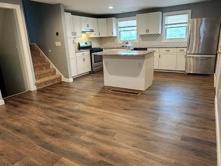 1345 Helmsdale Dr — Photo 2
