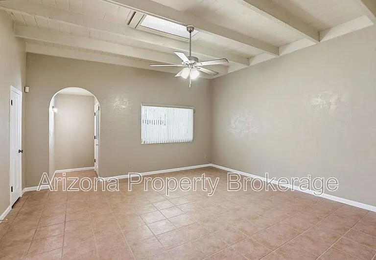 2192 E Balboa Dr — Photo 8