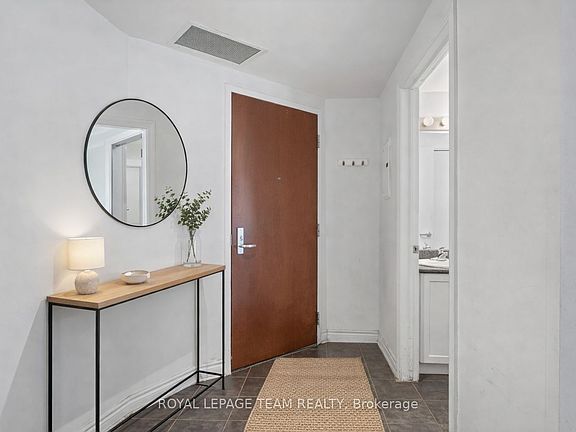 5th image of 234 Rideau St #401