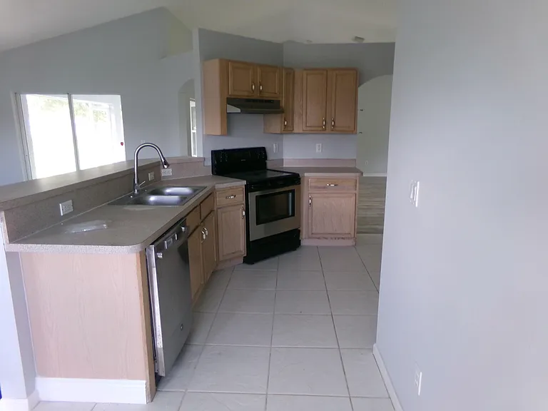 502 SW Souris Ave — Photo 6