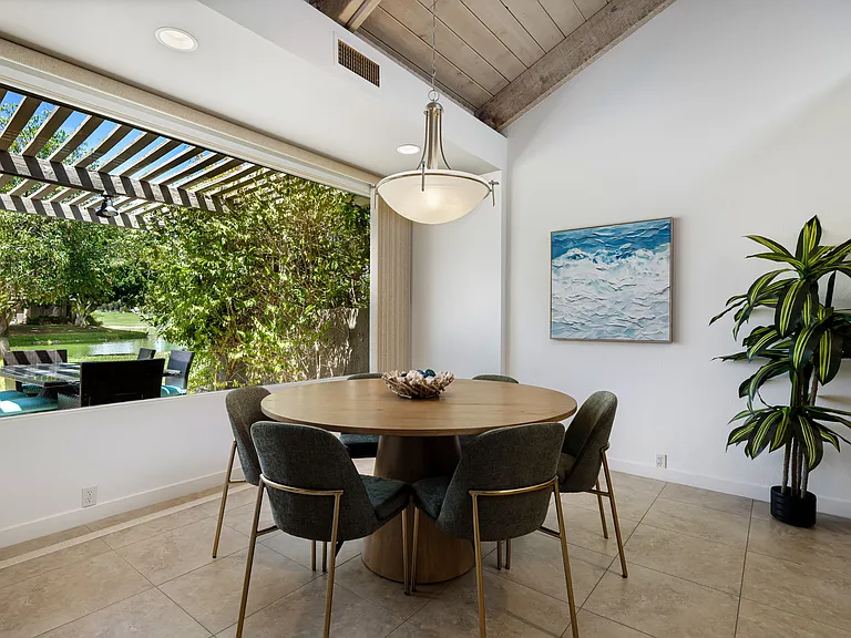 521 Desert West Dr — Photo 19