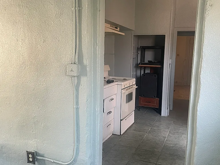 1043 Berkley Ave #2 — Photo 5
