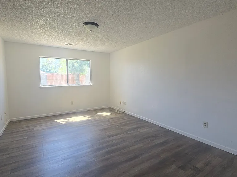 2146 Neill Way — Photo 7