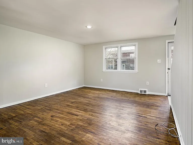 724 S Penn St — Photo 6