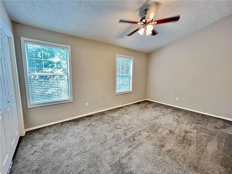 1502 Queen Anne Ct — Photo 12