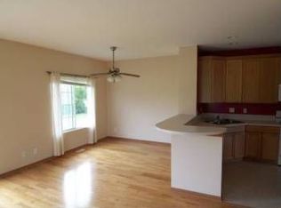 1076 Castleshire Dr, Woodstock, IL 60098