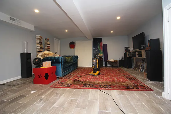 Rented by Nooklyn NYC LLC | media 29