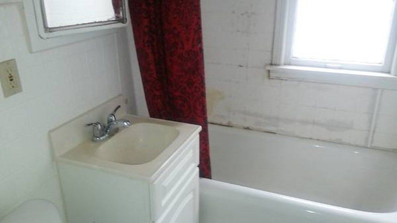 2nd image of 2137 7th St
