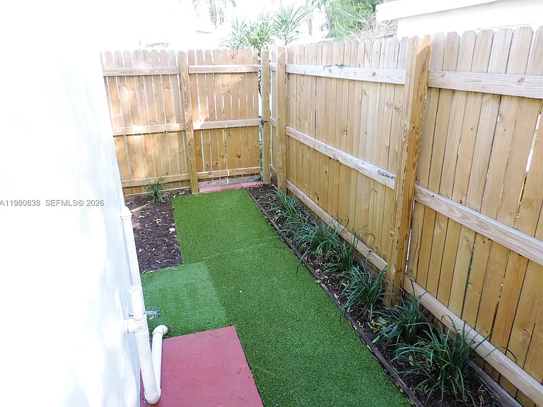 3134 SW 25th Ter — Photo 23