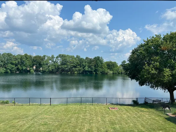 2714 S Chase Dr, Springfield, IL 62704