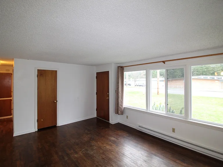 441 NE Regatta Dr — Photo 5