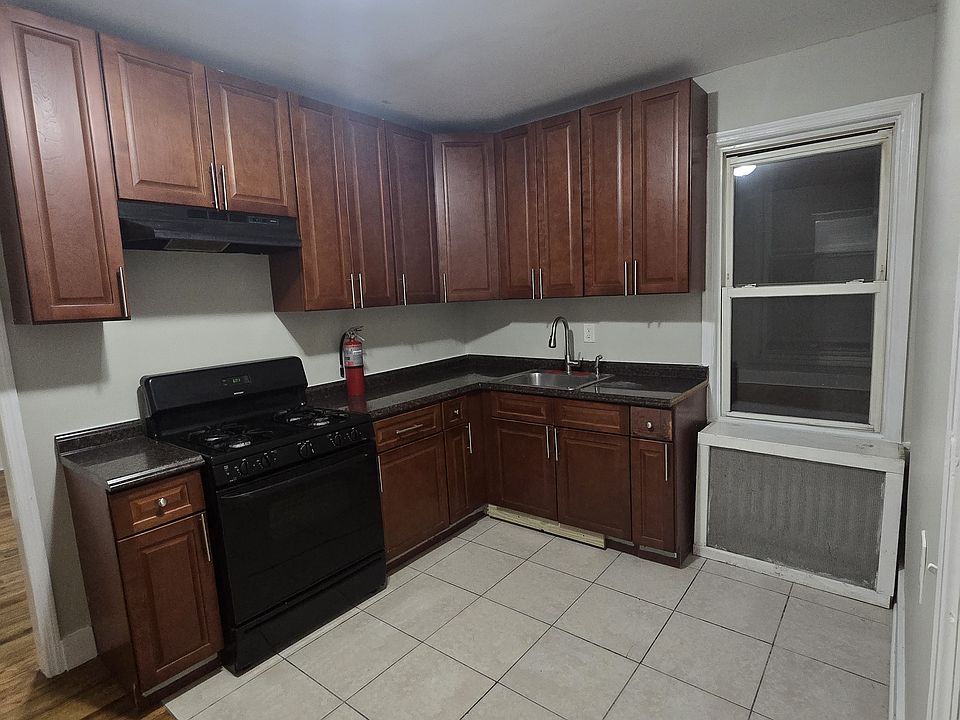 1st image of 384 Bradford St #2