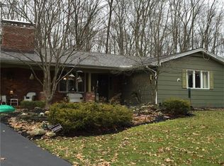 1860 Trout Island Rd, Hermitage, PA 16148